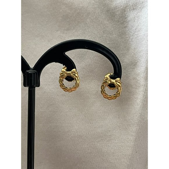 Vintage Gold Tone Wreath Earrings - Picture 2 of 9